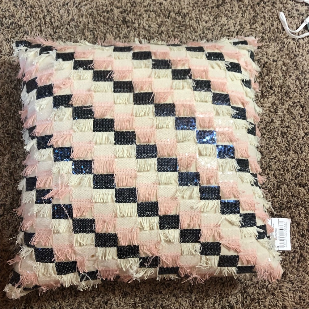 Decorative pillow